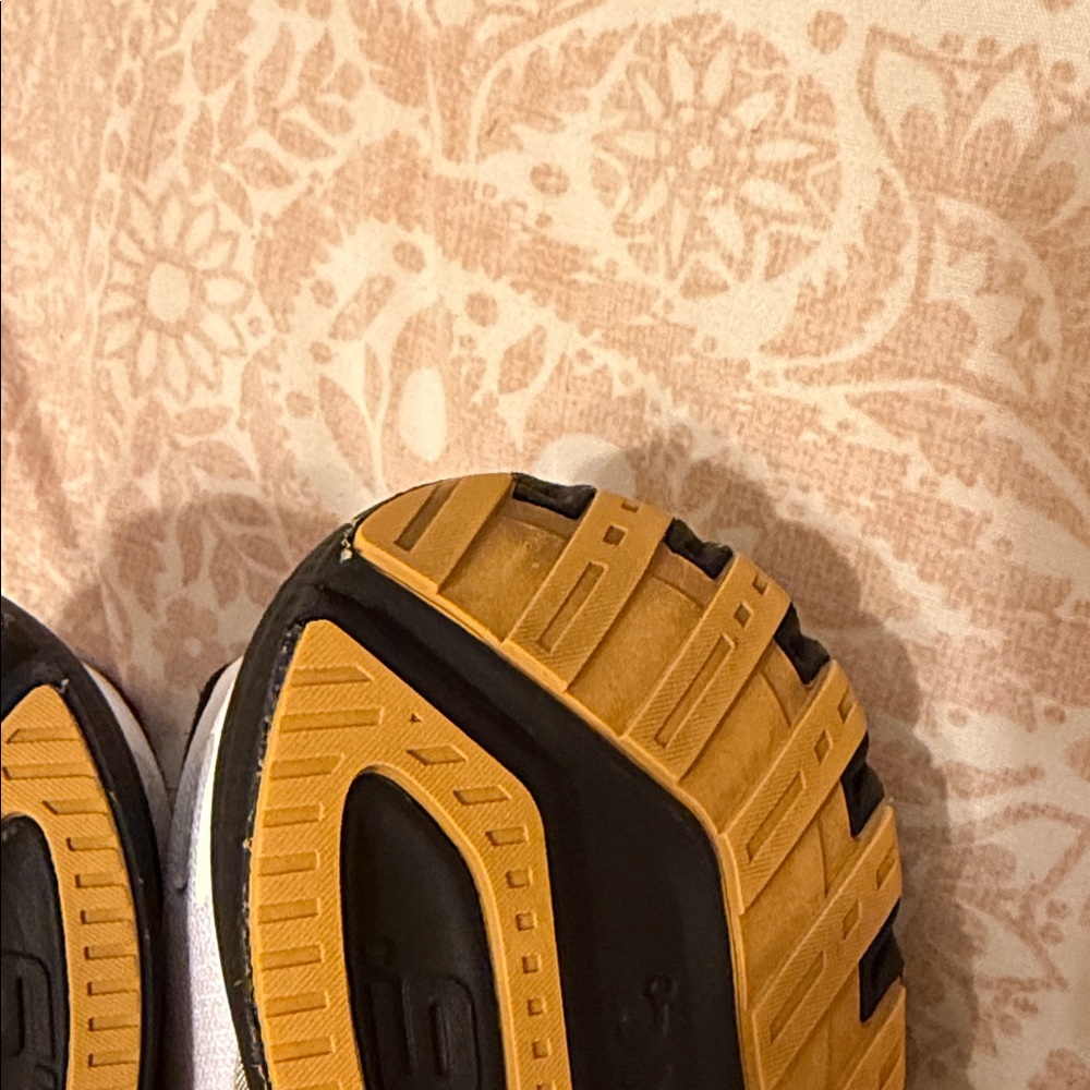 Brooks women’s White and Black Athletic Shoes. Like new condition. Launch 9 - Picture 6 of 7